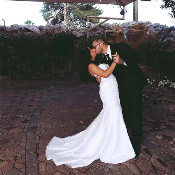 Wedding Dress - Picture 1 of 2